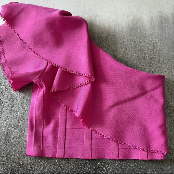 Marciano Pink Ruffle One Sleeve Party Crop - Picture 4 of 12